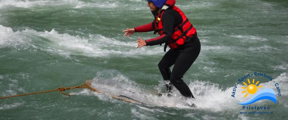 Surfen auf der Möll am Surfbrett
